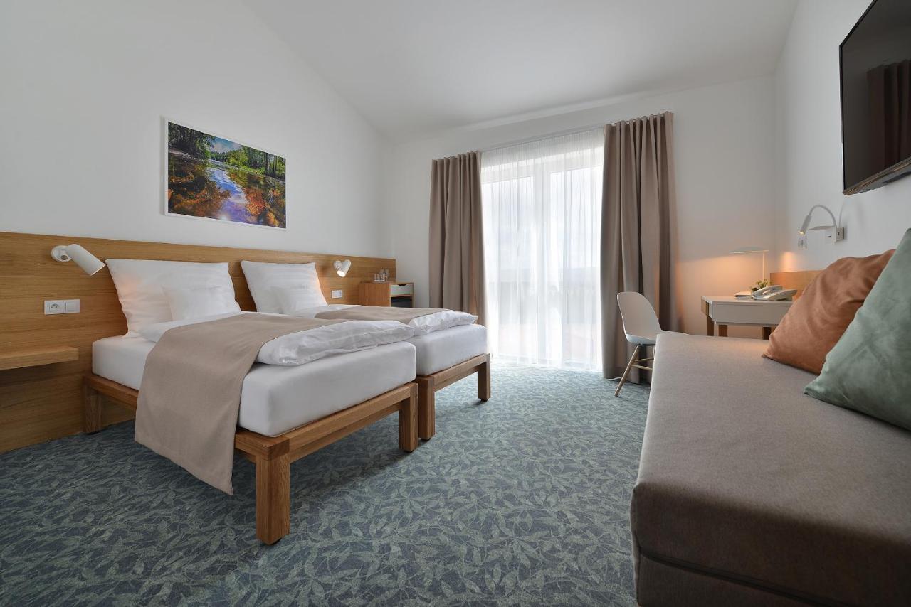 Wellness Hotel Happy Star Хнанице Екстериор снимка