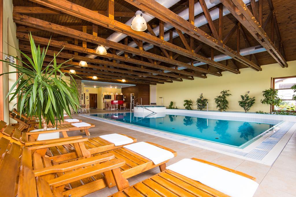 Wellness Hotel Happy Star Хнанице Екстериор снимка