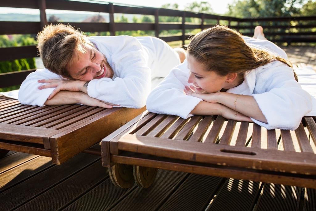Wellness Hotel Happy Star Хнанице Екстериор снимка