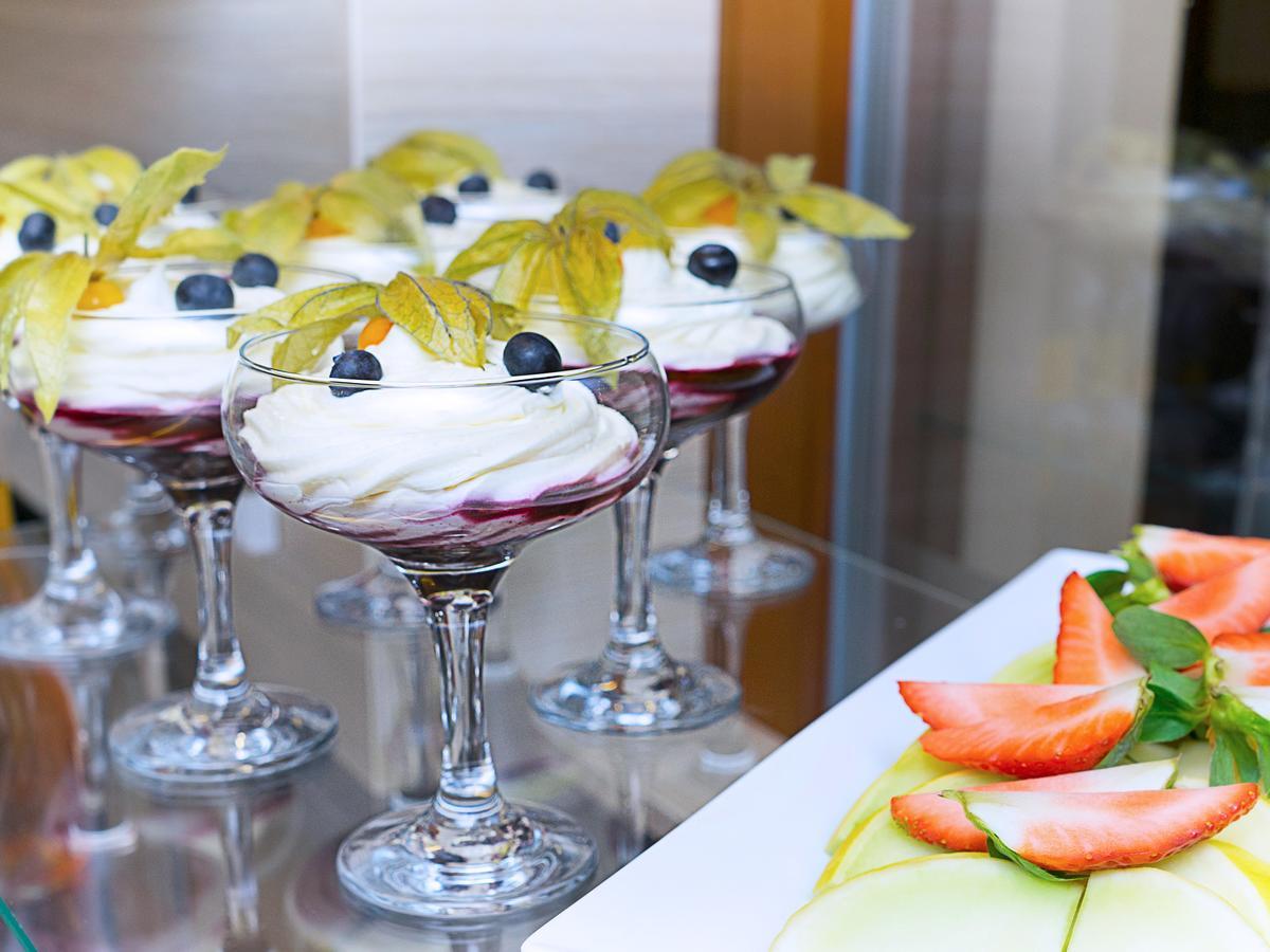 Wellness Hotel Happy Star Хнанице Екстериор снимка
