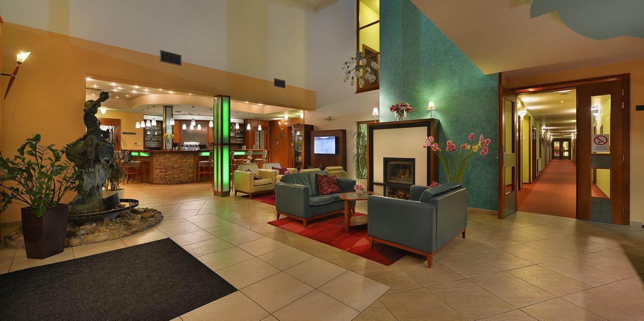 Wellness Hotel Happy Star Хнанице Екстериор снимка
