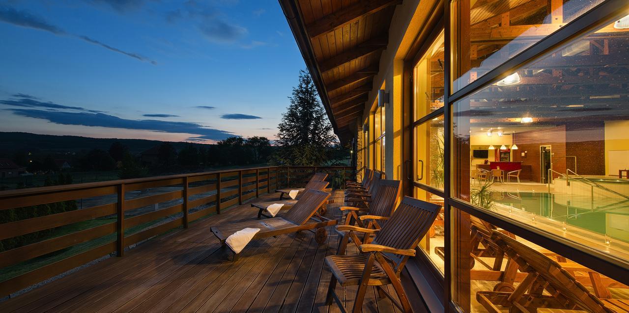 Wellness Hotel Happy Star Хнанице Екстериор снимка